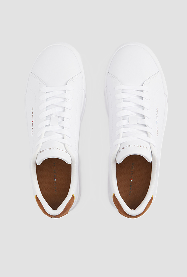 Scarpe basse con dettaglio beige da uomo bianco 