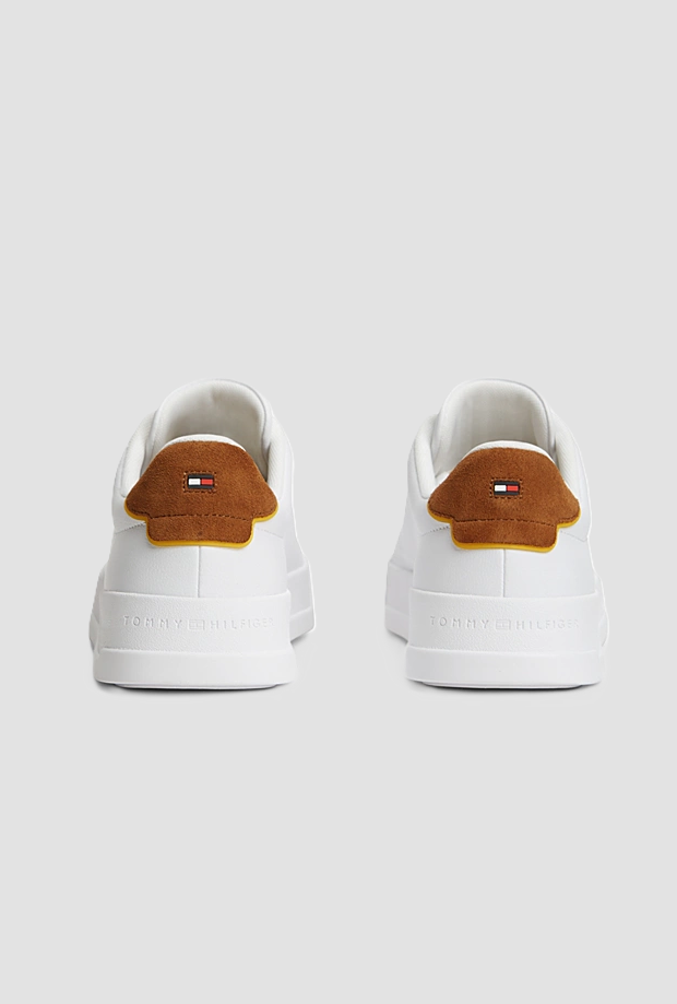 Scarpe basse con dettaglio beige da uomo bianco 