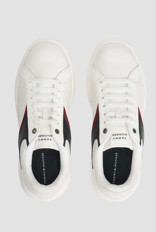 Scarpe basse con dettagli da uomo bianco 